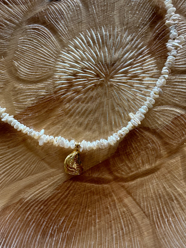 Las Rais - Beaded Necklace - White Gold Shell Pendant
