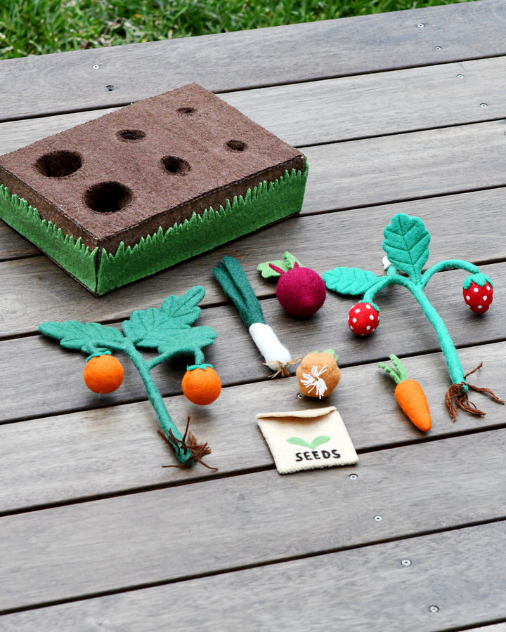 Felt Garden Planter Box With Plants & Vegetables