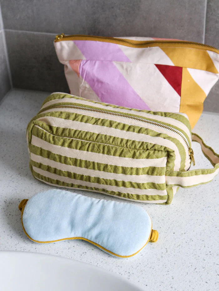 Seersucker Stripe Dopp Kit