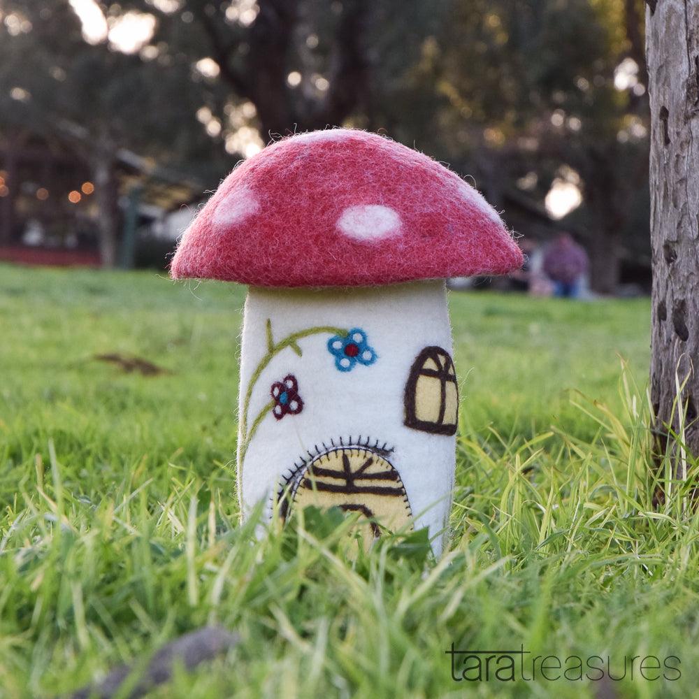 Fairies & Gnomes House - Red Mushroom